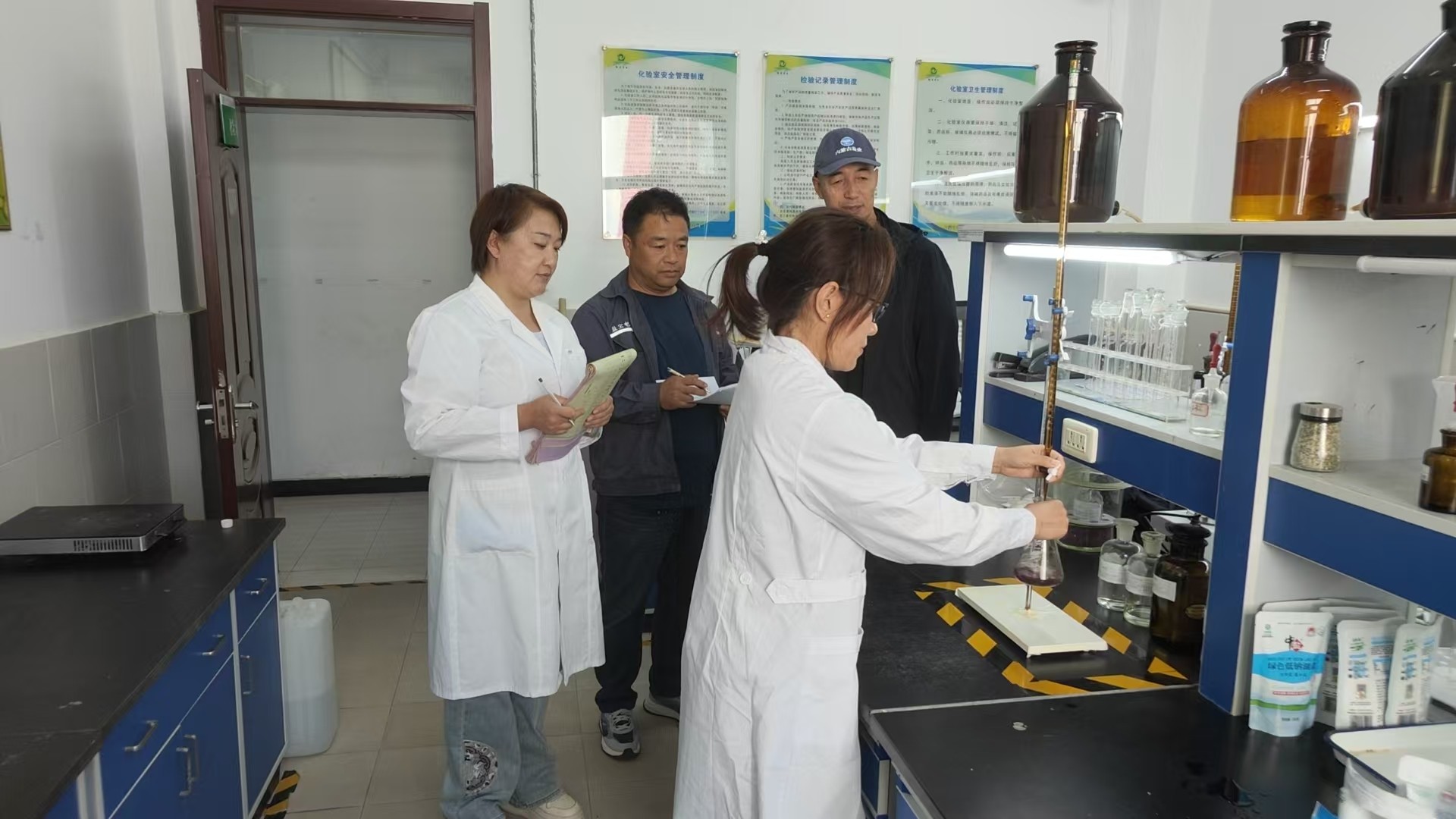 技术比武展风采 岗位练兵促提升—额盐 公司组织开展岗位技能比赛