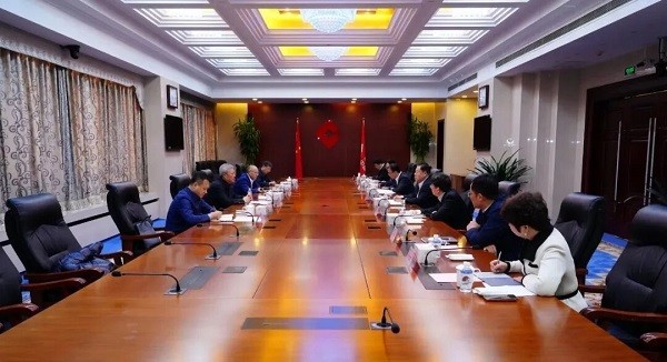 申兆军会见蒙盐集团党委书记、 董事长袁肃一行